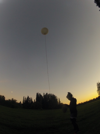 0launching_first_balloon_to_colect_data.jpg
