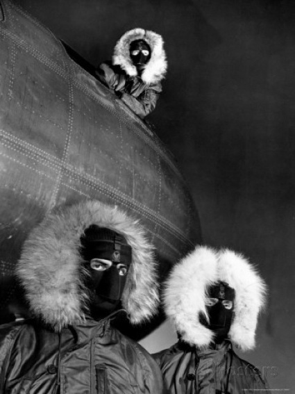 0margaret-bourke-white-crew-of-b-36-bomber-posing-in-arctic-equipment-in-case-they-have-to-bail-out-at-sac-s-advance-base.jpg