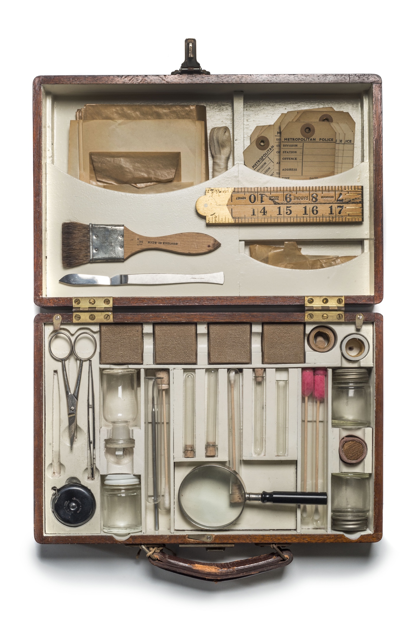 Murder bag: a forensics kit used by detectives attending crime scenes © Museum of London