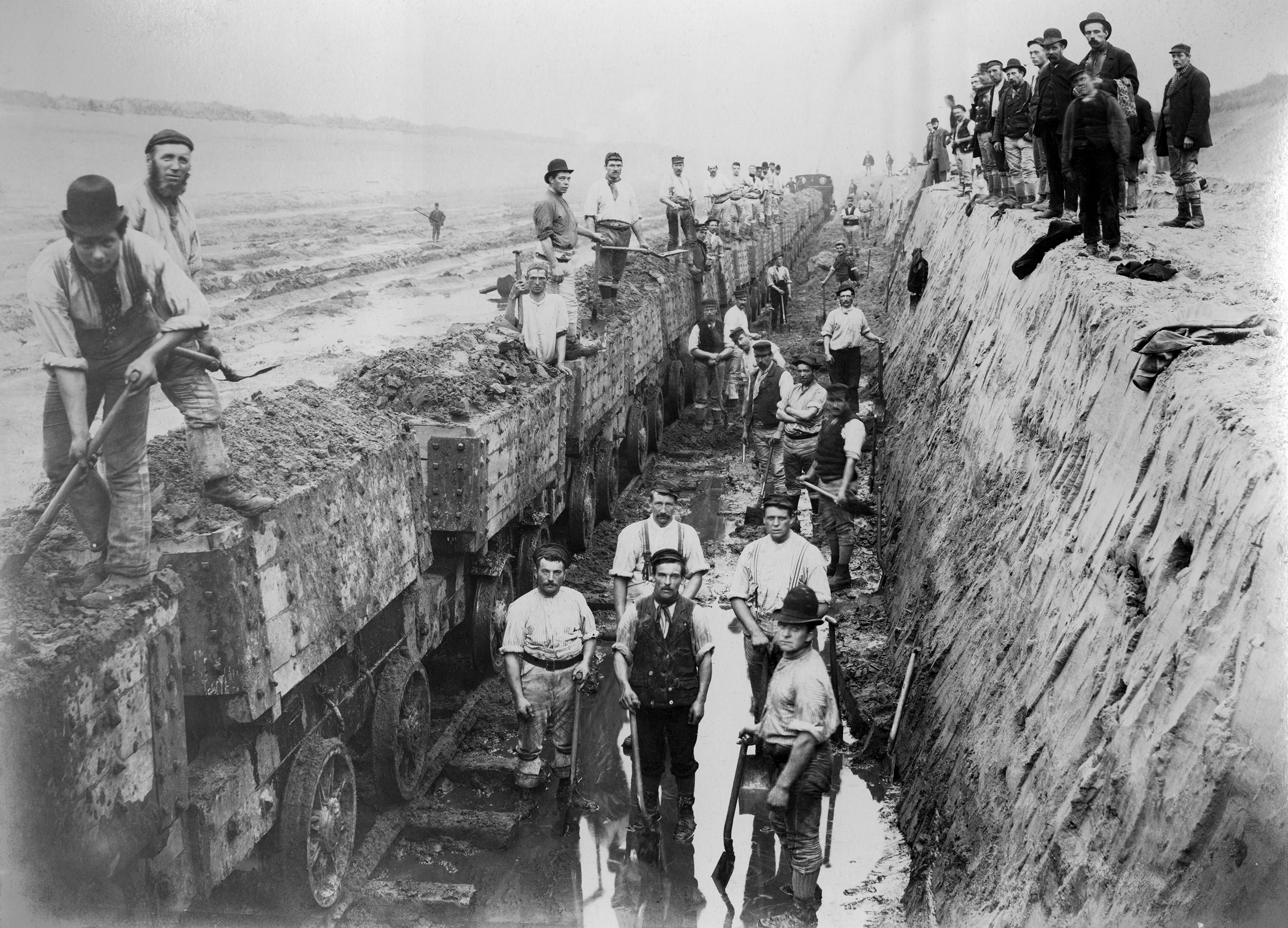 Building of the Manchester Ship Canal, 1887-1893. Courtesy of Chetham's Library 2